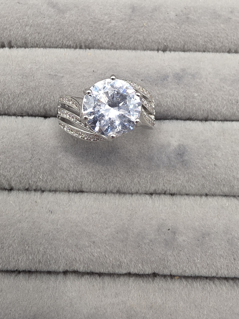 Silver White CZ Statement Ring Size 7 1/2
